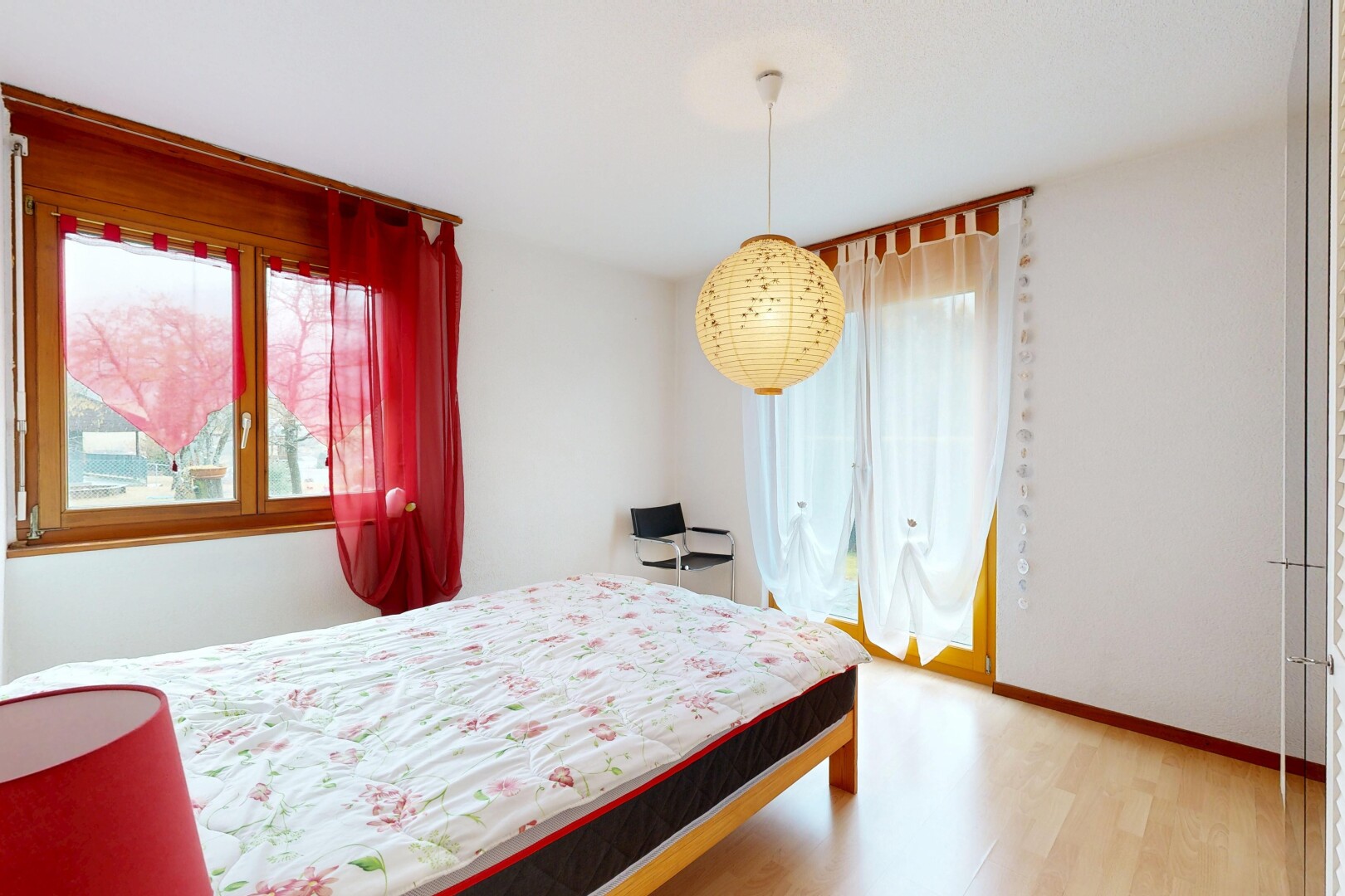 chambre avec cloison sèche, drywall, inside property, lumière naturelle, et natural light