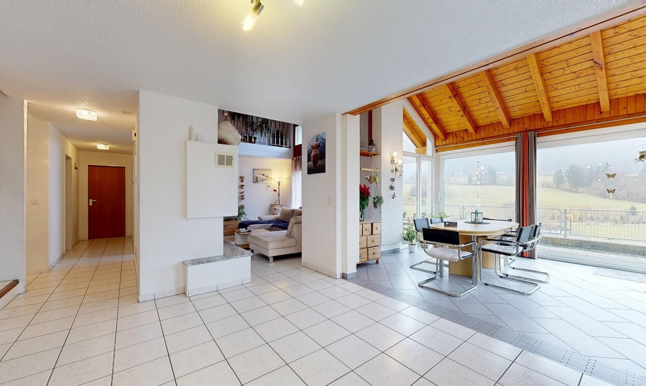 salle à manger avec vaulted ceiling, plafond voûté, natural light, lumière naturelle, et inside community