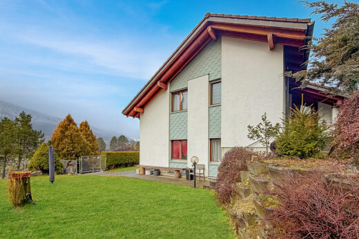 façade avec bardage en bardeaux, from property, day time, pelouse, et bardage en stuc