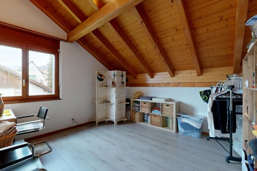 espace intérieur avec inside property, natural light, lumière naturelle, wood ceiling, et plafond en bois