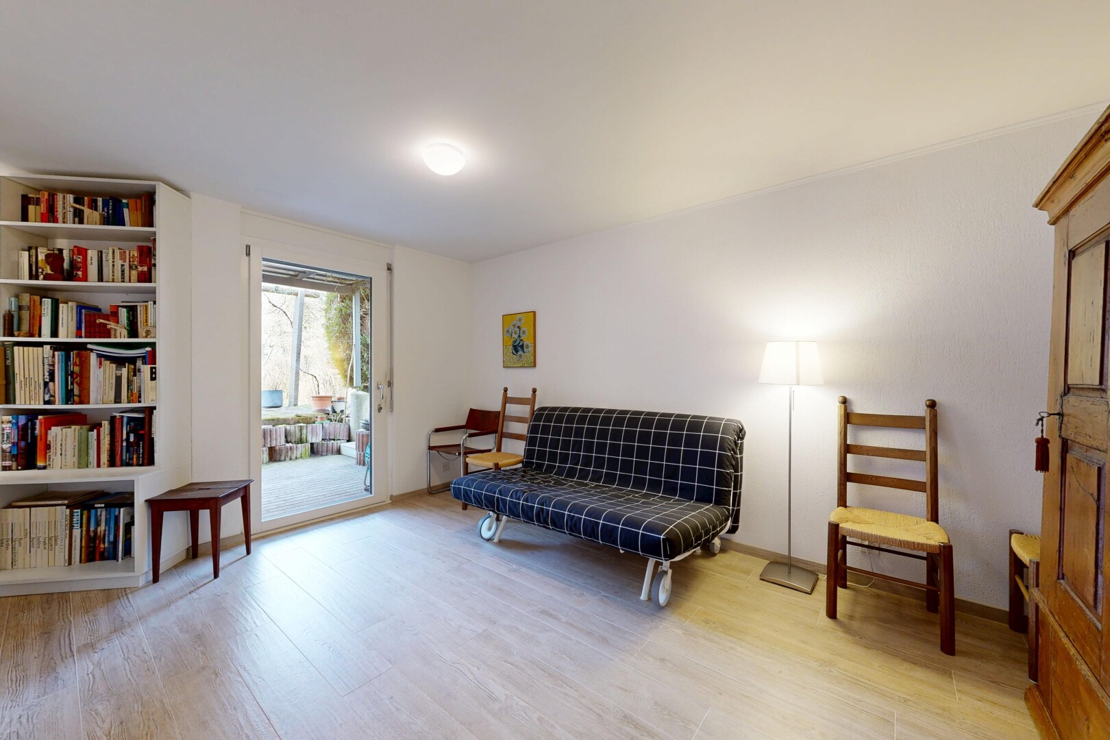 salon avec light floor, lumière naturelle, natural light, cloison sèche, et drywall