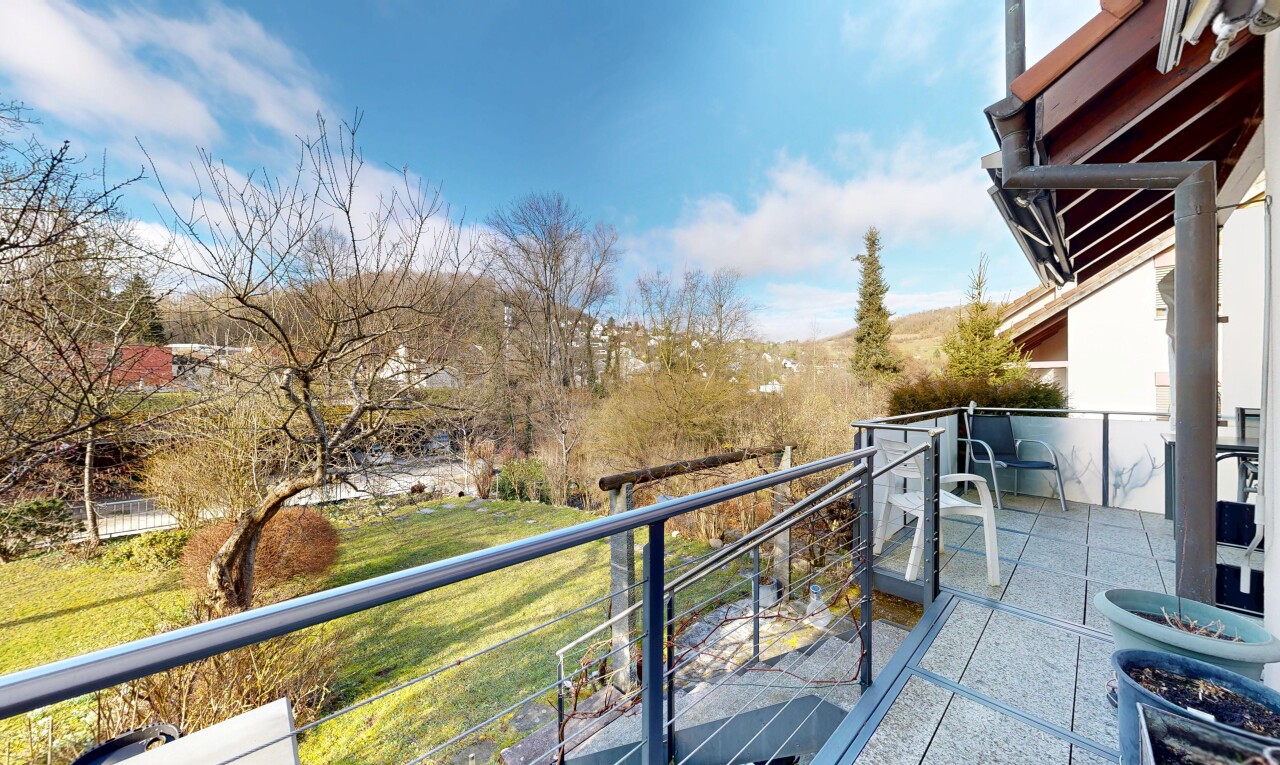 balcon avec balcon, from property, et day time