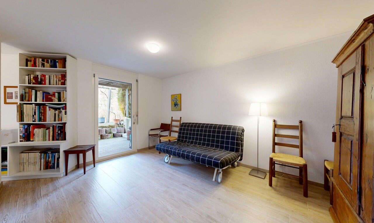 salon avec light floor, lumière naturelle, natural light, cloison sèche, et drywall