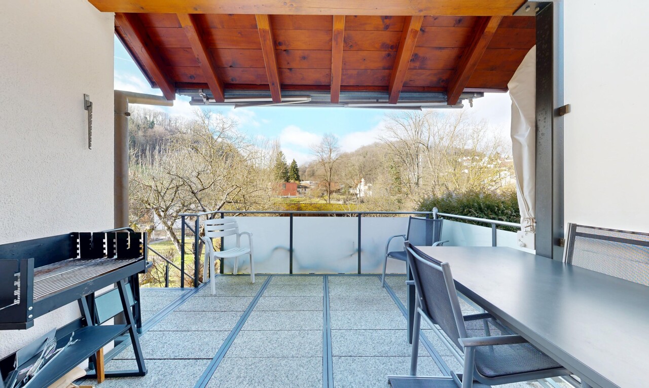 balcon avec day time, from property, et terrasse