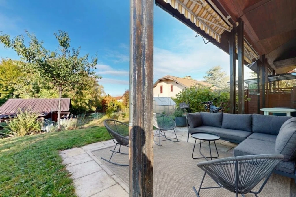 patio / terrace featuring a patio and outdoor seating