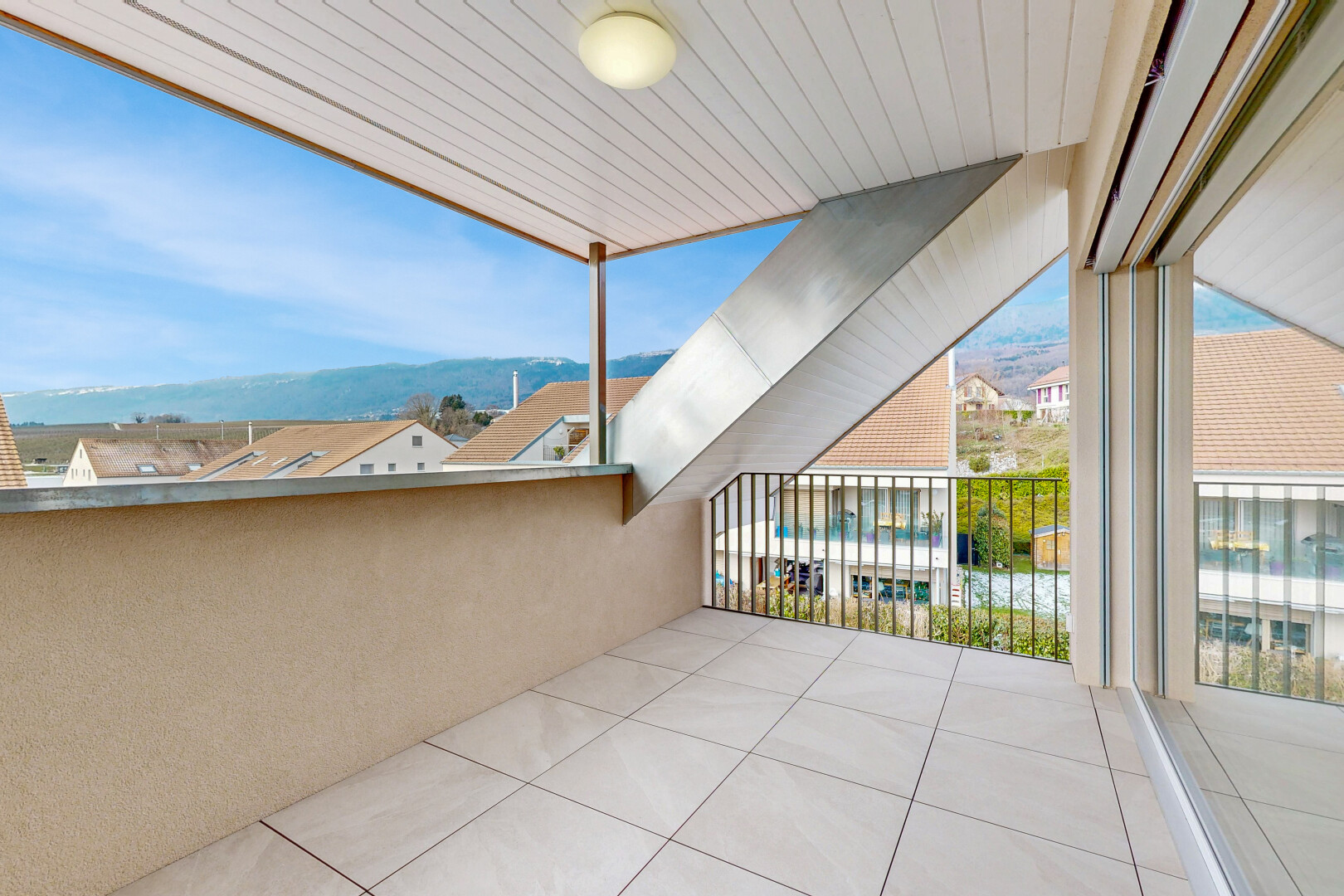 terrasse avec from property, day time, mountain view, et vue sur la montagne