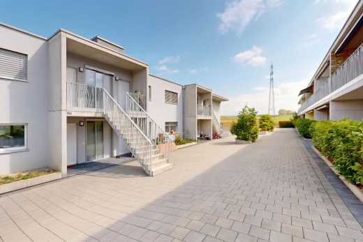 terrasse avec escaliers, day time, from community, ascenseur, et balcon