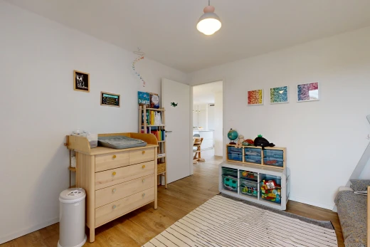 chambre avec cloison sèche, drywall, sol en finition bois, wood finish floor, et inside property