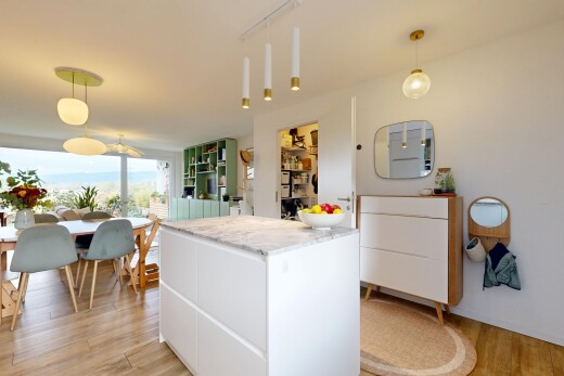 esszimmer mit pendelleuchte, gipskartonwand, drywall, light floor, und holzfußboden
