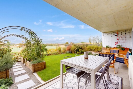 terrasse avec from property, view focus, terrasse, coin repas extérieur, et day time