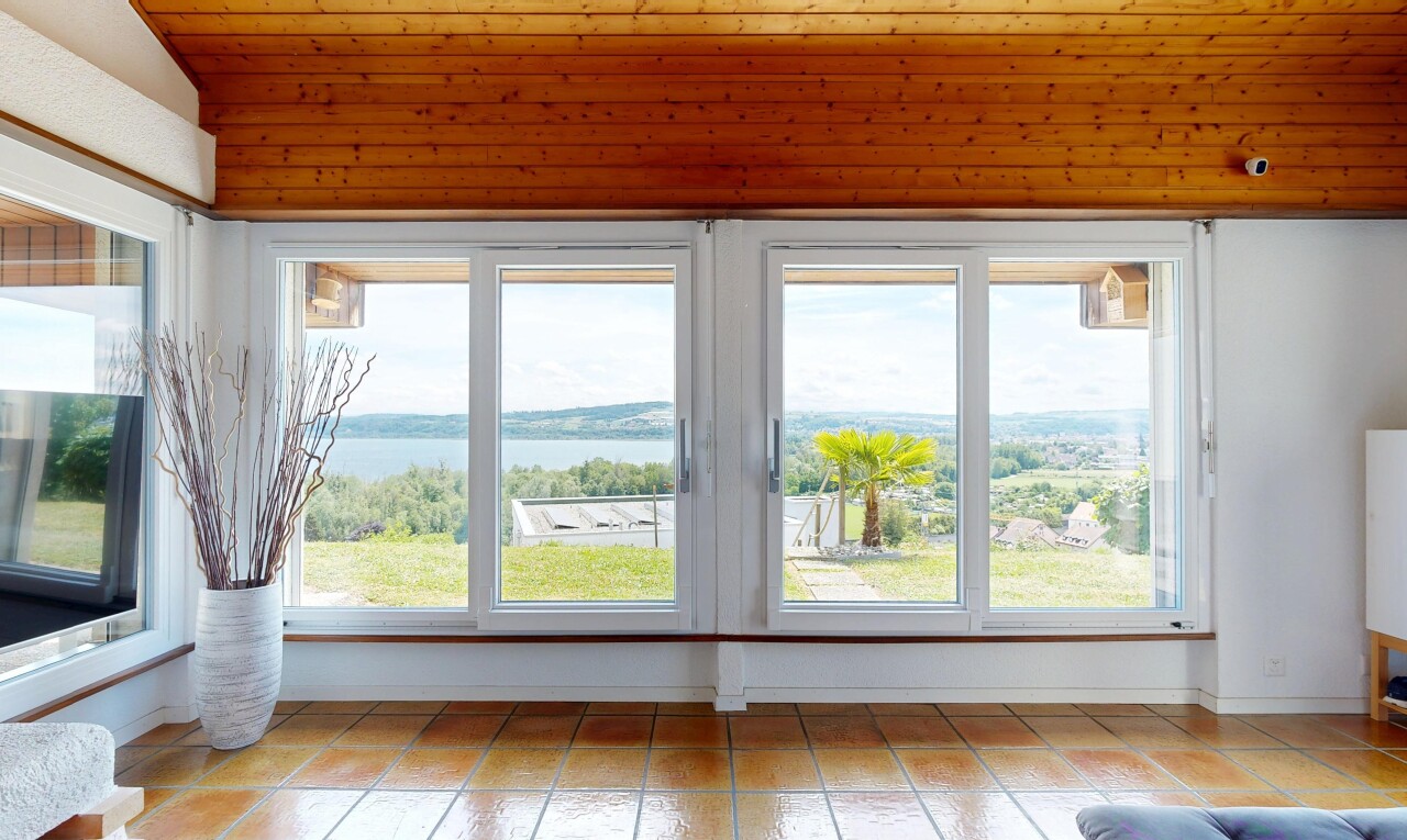 pièce vide avec lumière naturelle, natural light, water view, vue sur l'eau, et day time