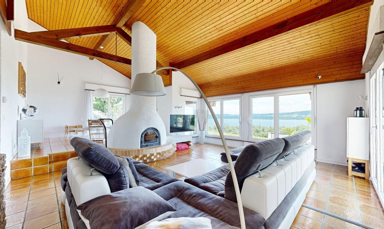 salon avec plafond haut, high ceiling, inside property, cloison sèche, et drywall