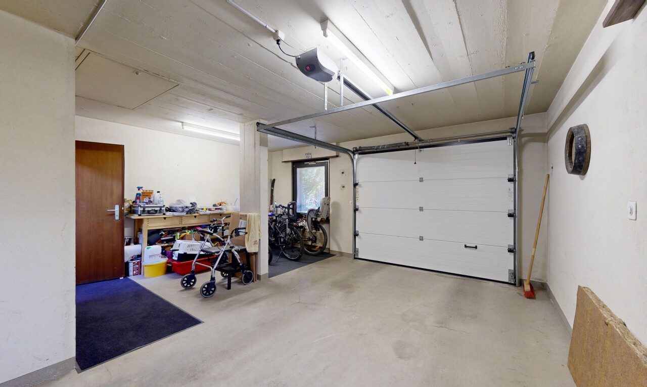 parking avec inside property
