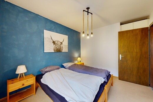 chambre avec drywall, cloison sèche, inside property, carpet, et moquette