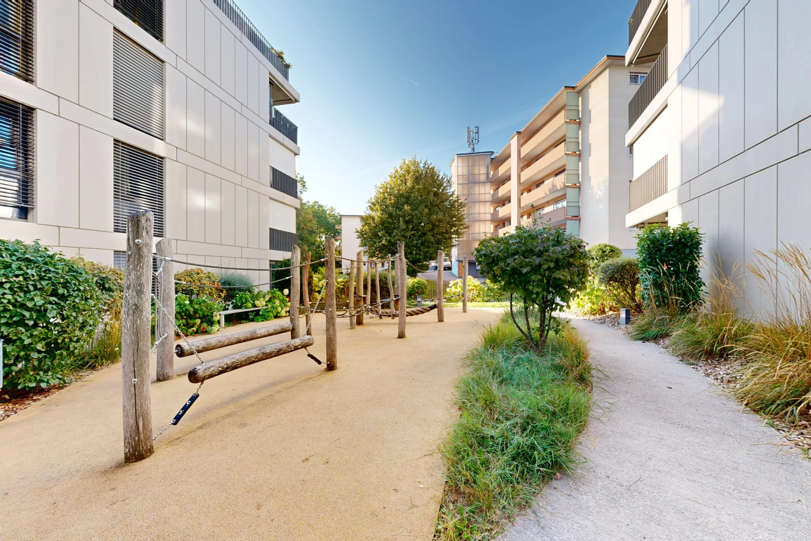 view of apartment building / complex