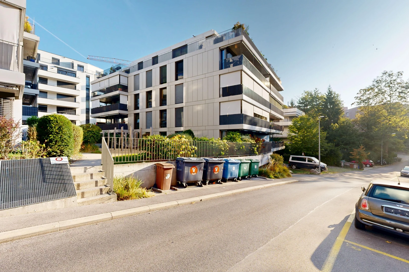 view of apartment building / complex featuring street lights
