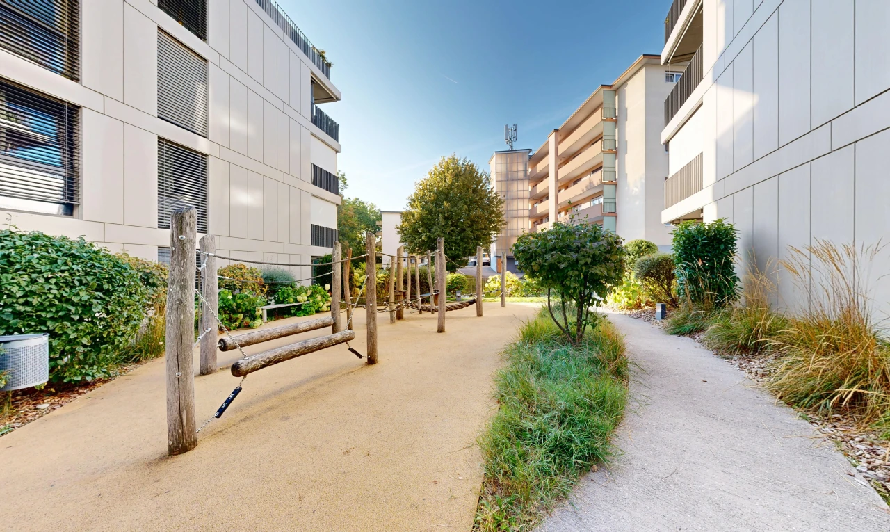 view of apartment building / complex