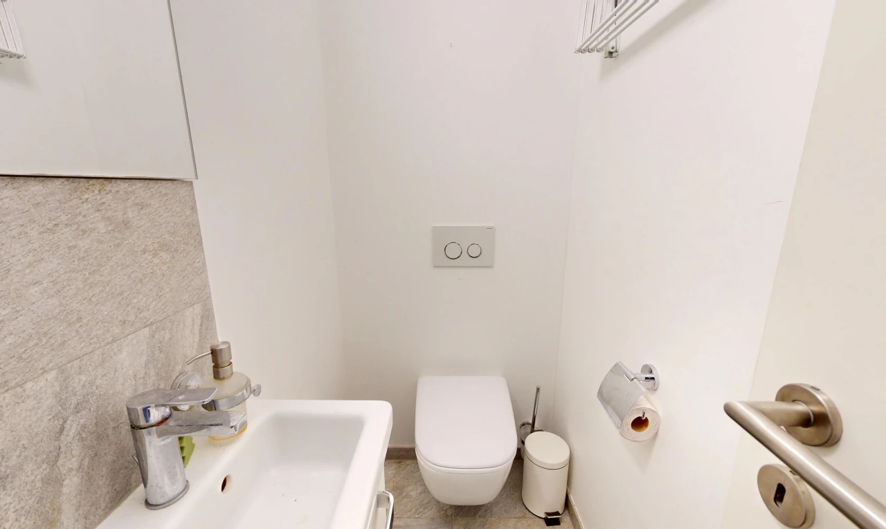 half bath featuring backsplash and a sink