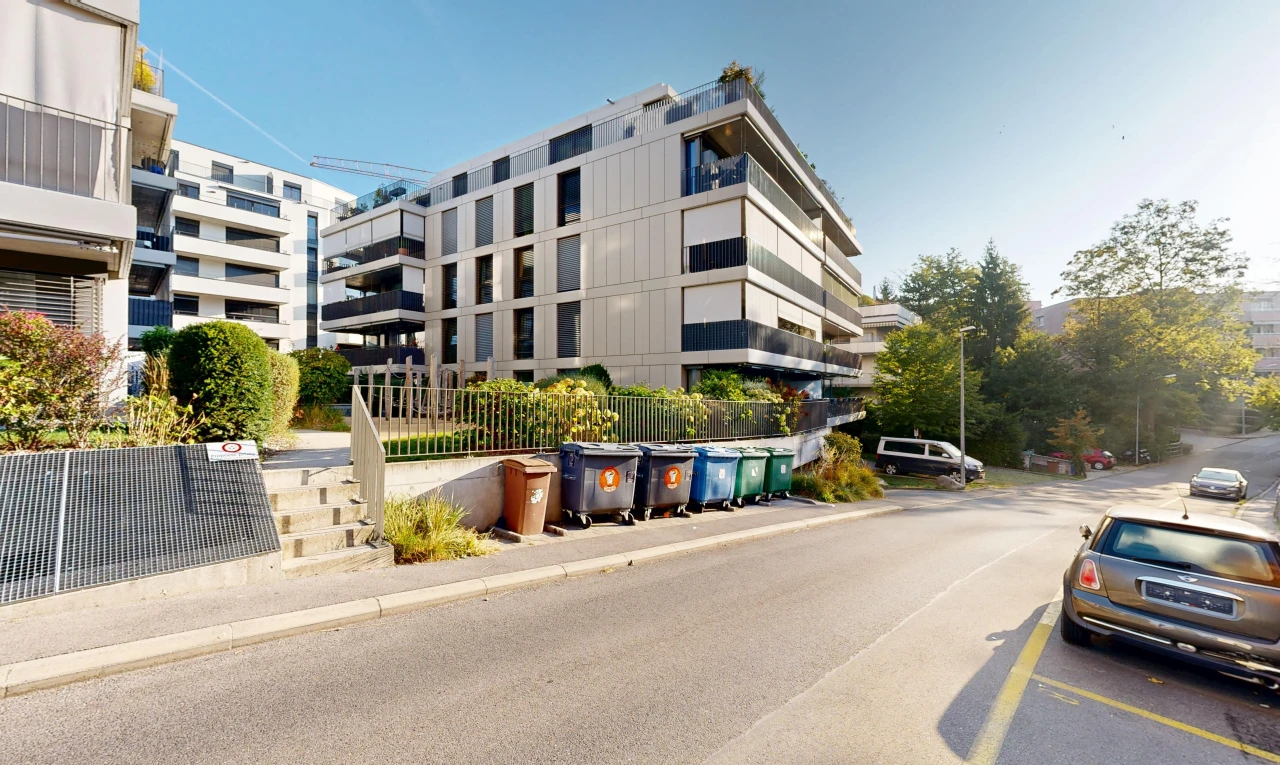 view of apartment building / complex featuring street lights