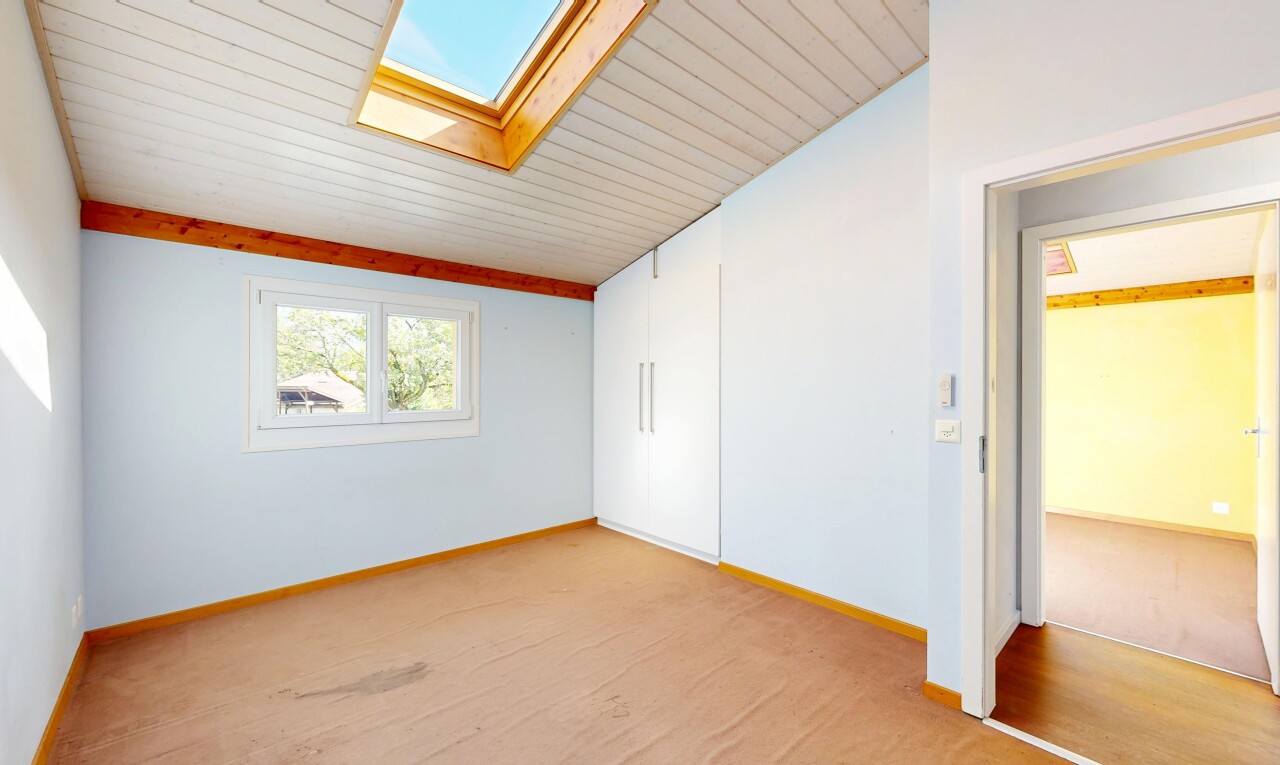 pièce vide avec drywall, cloison sèche, inside property, natural light, et lumière naturelle