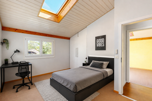 pièce vide avec drywall, cloison sèche, inside property, natural light, et lumière naturelle