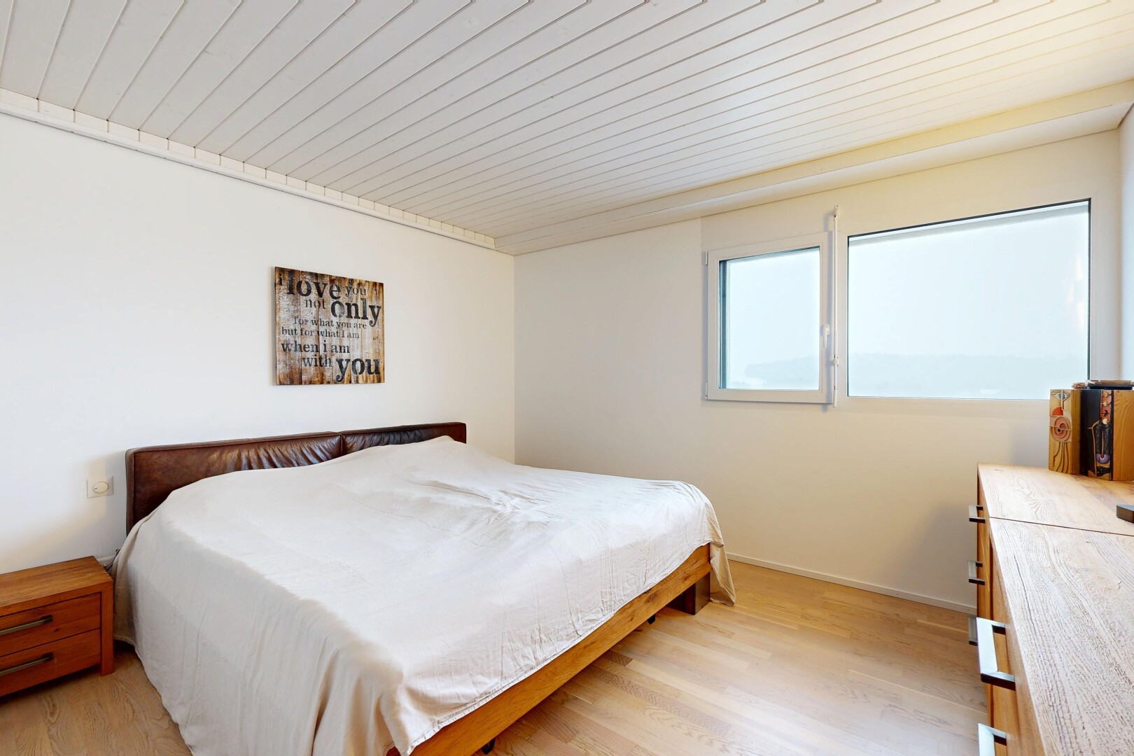 zimmer / schlafzimmer mit natural light, natürliches licht, inside property, drywall, und gipskartonwand