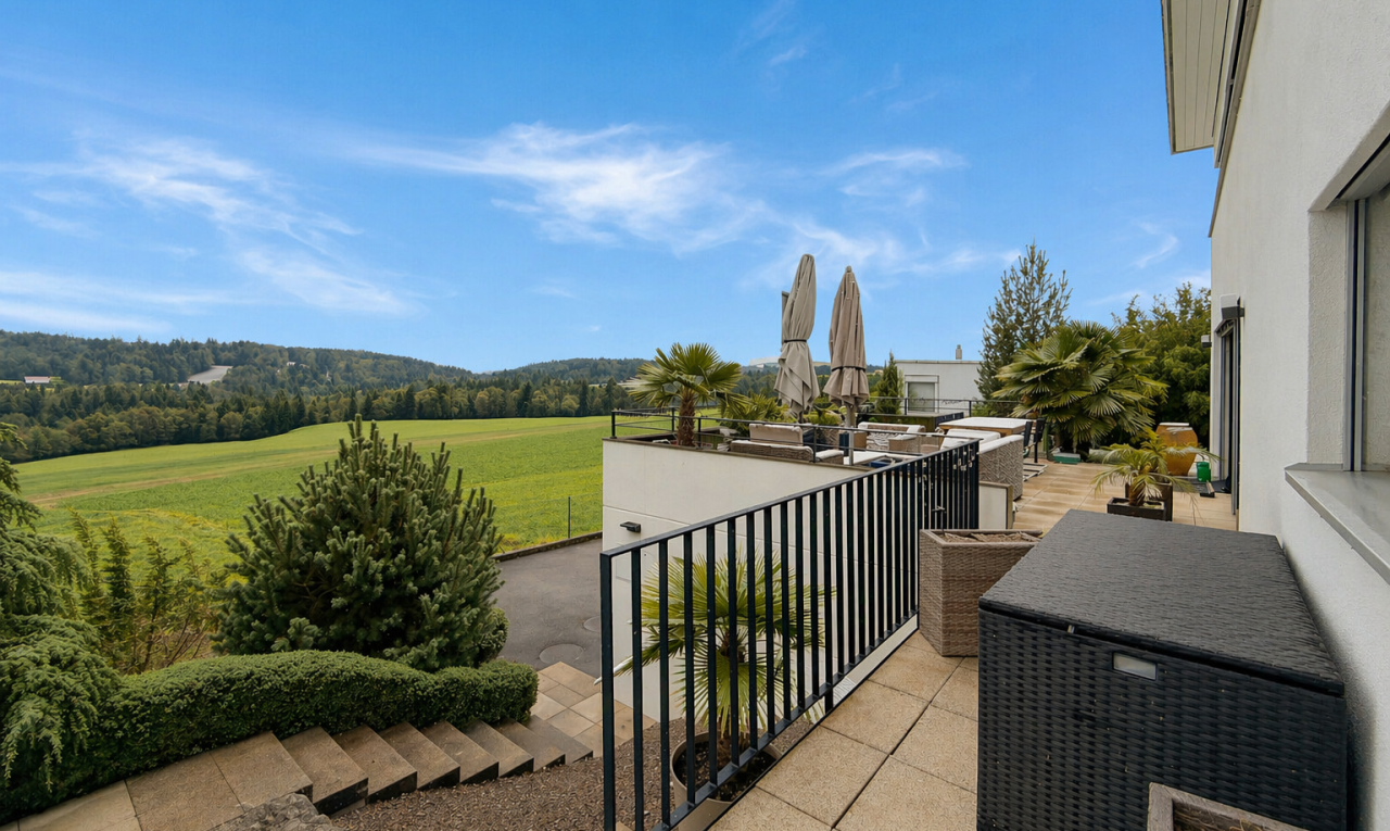 balkon mit from property und day time
