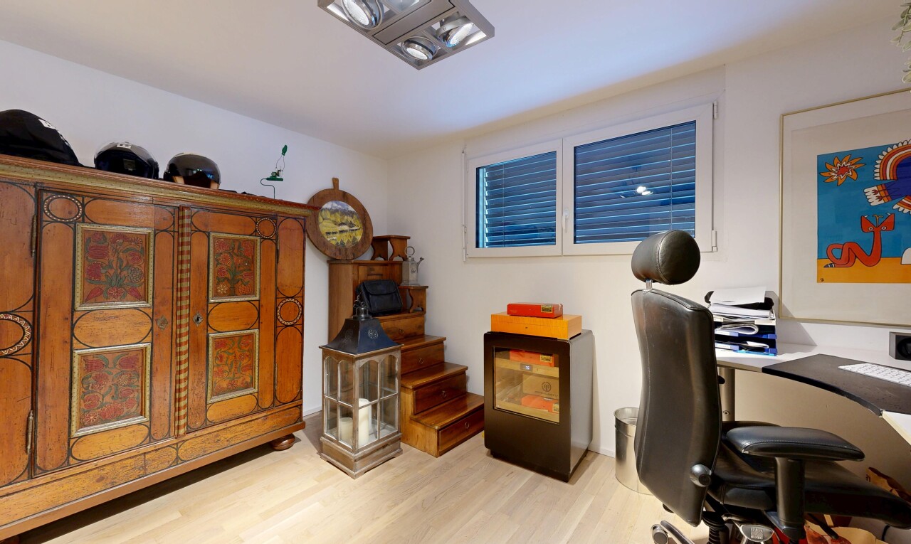 büro mit gipskartonwand, drywall, inside property, bürobereich, und holzfußboden