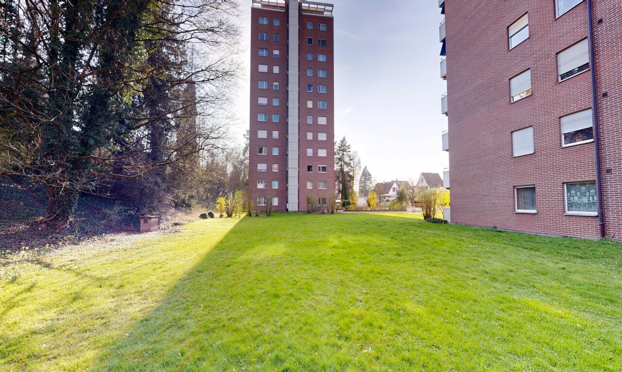 view of apartment building / complex
