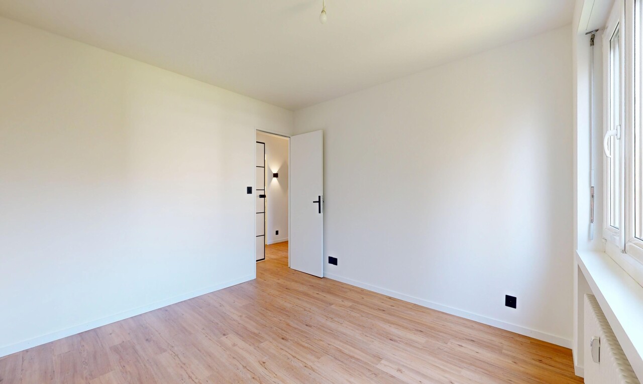 unfurnished room featuring light wood-style flooring and baseboards
