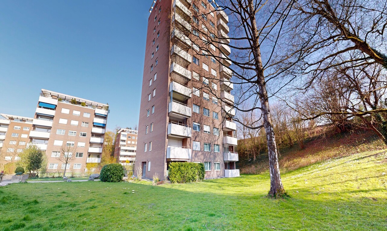 view of apartment building / complex