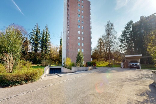 extérieur du bâtiment avec day time et abri de voiture