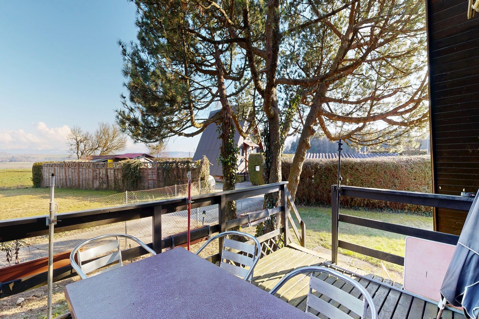 balkon mit essbereich im freien, day time, from property, und deck