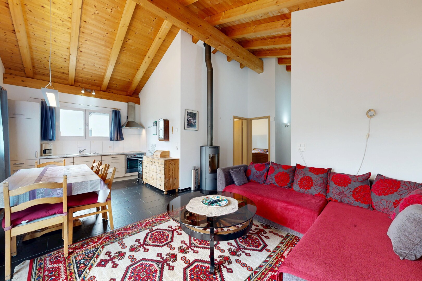 wohn- / esszimmer mit holzdecke, wood ceiling, balkendecke, beamed ceiling, und gipskartonwand