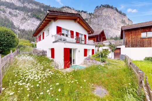 außenansicht mit blick auf die berge, mountain view, balkon, zaun, und stuckverkleidung