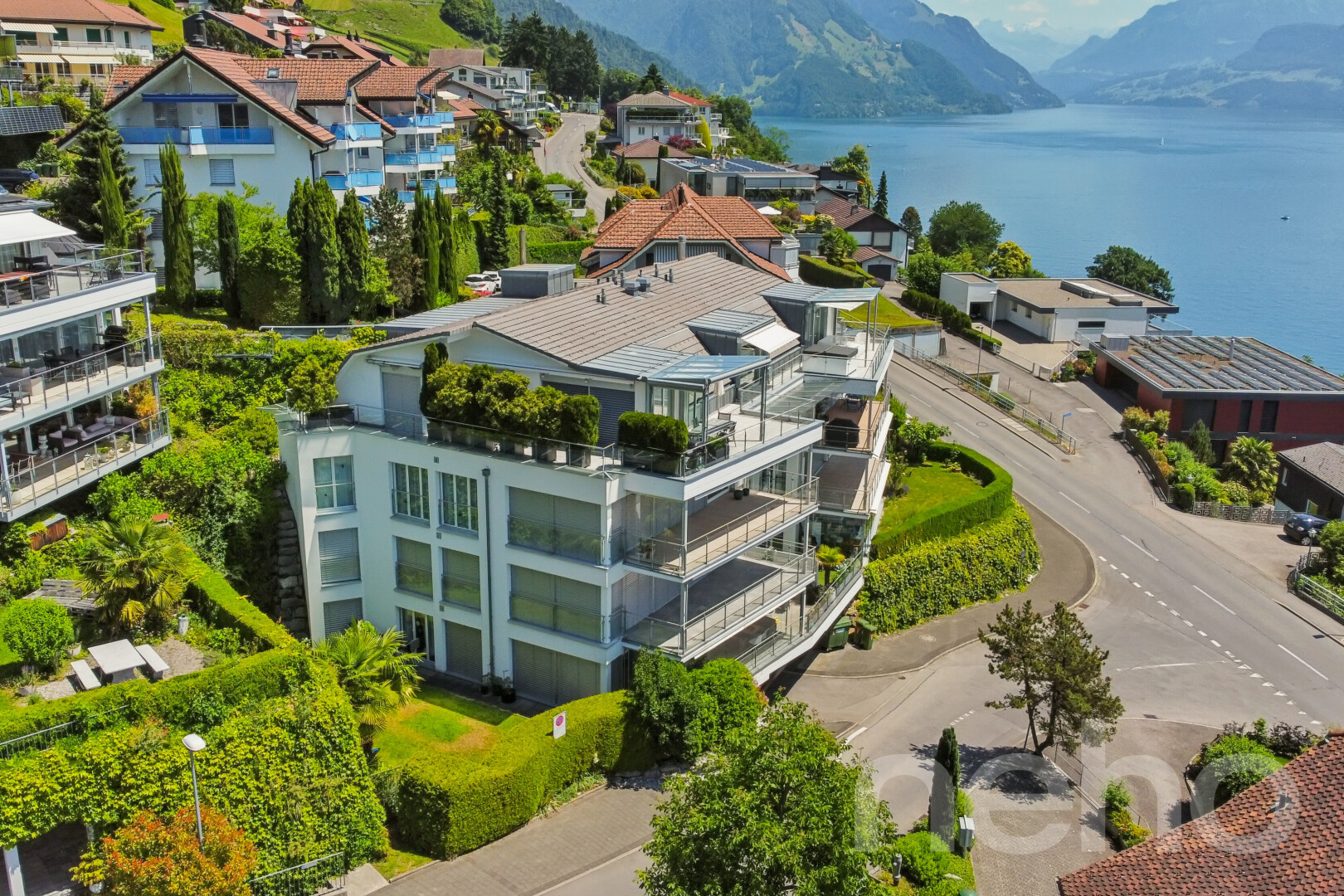 außenansicht mit balkon, day time, water view, seesicht, und mountain view