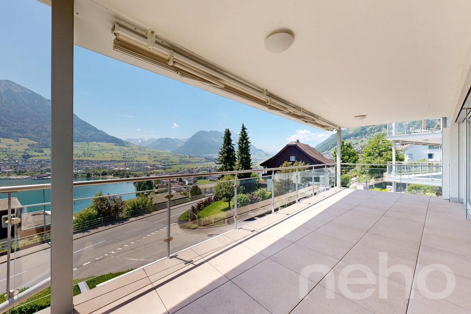 balkon mit day time, mountain view, blick auf die berge, from property, und terrasse