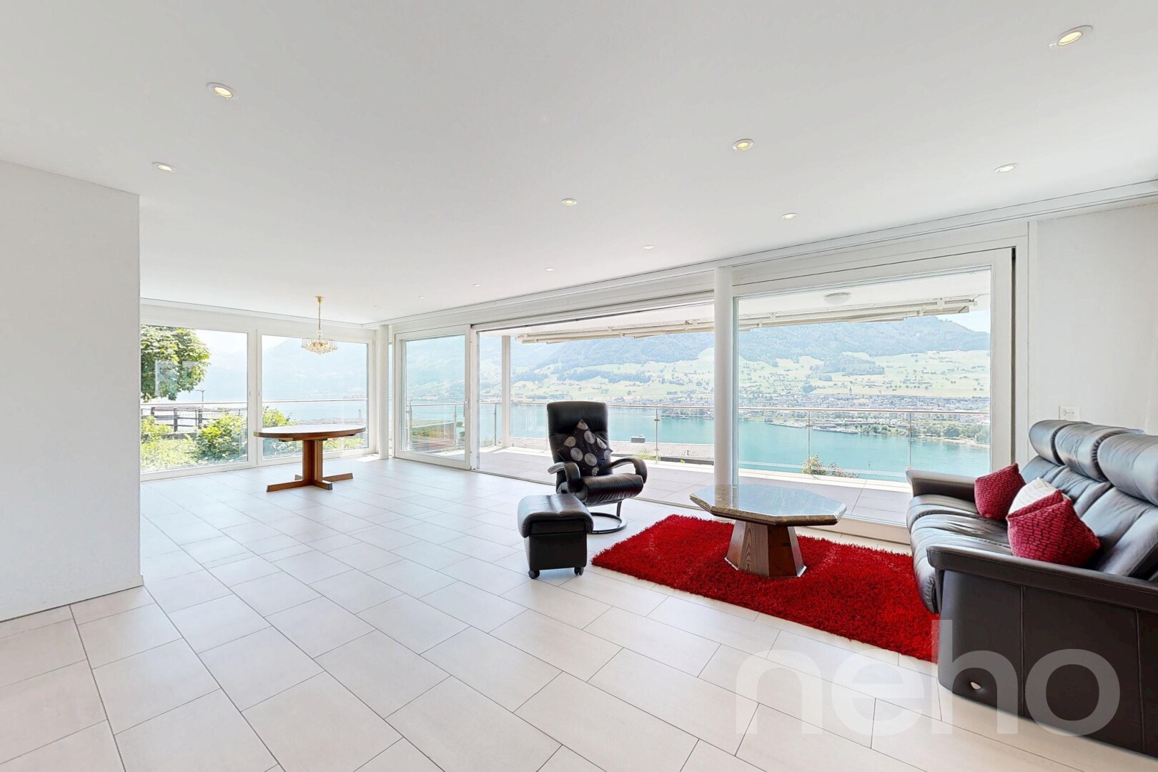 fitnessstudio mit floor ceiling windows, natural light, light floor, inside community, und water view