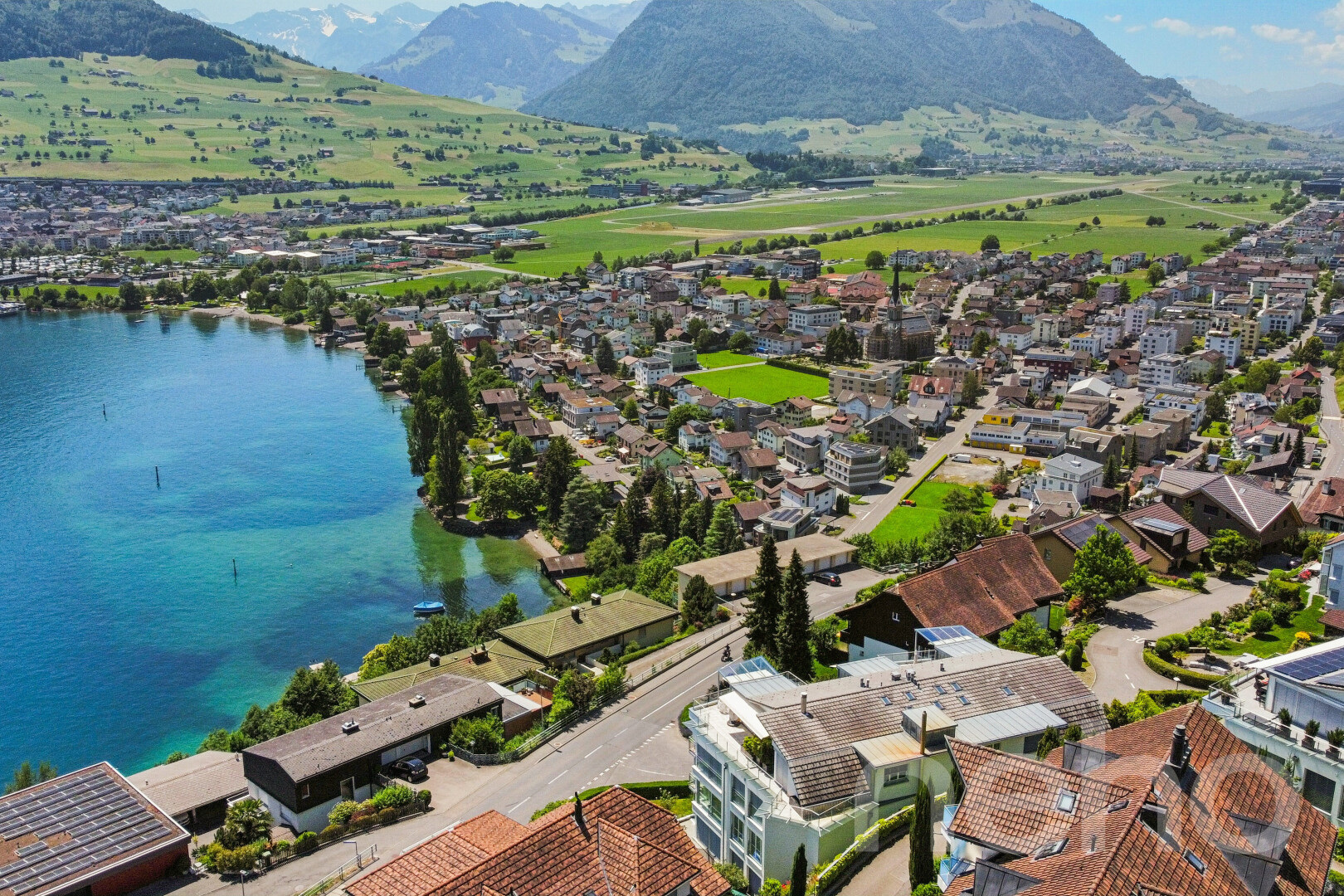seesicht mit day time, blick auf die berge, mountain view, seesicht, und water view