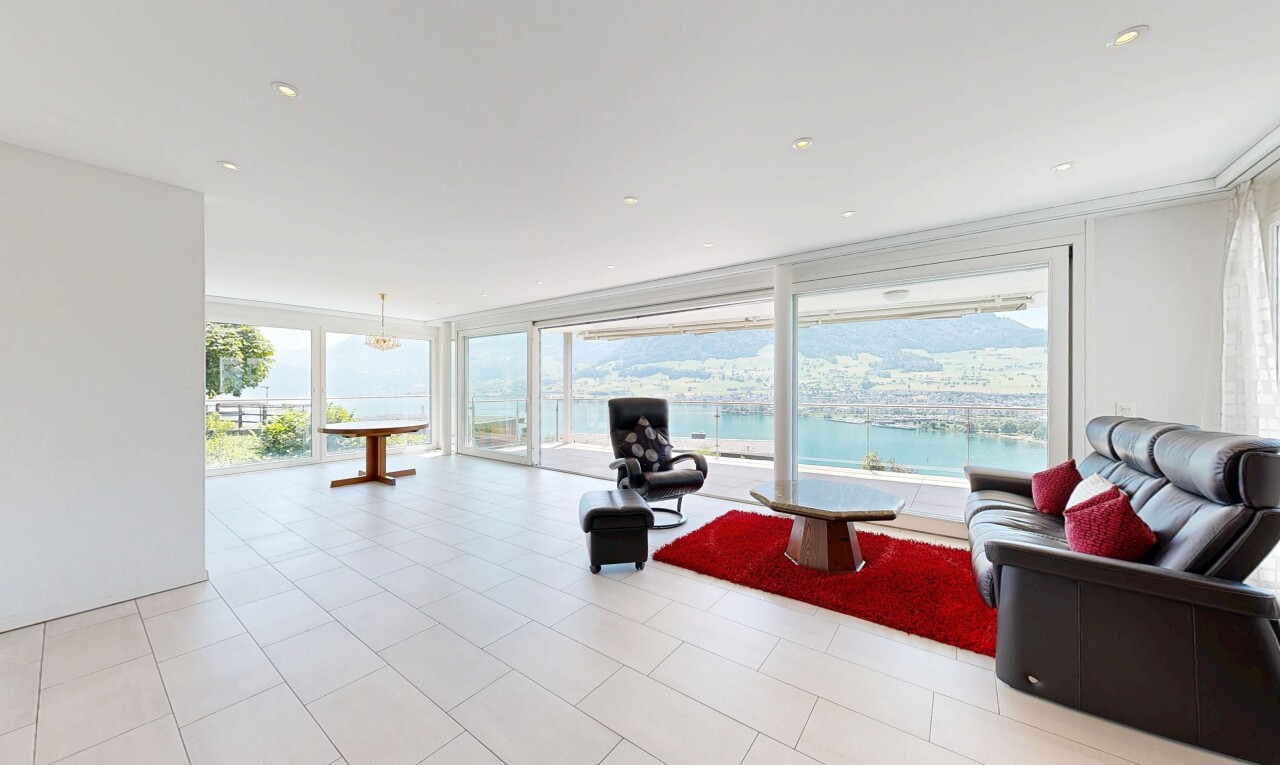fitnessstudio mit floor ceiling windows, natural light, light floor, inside community, und water view
