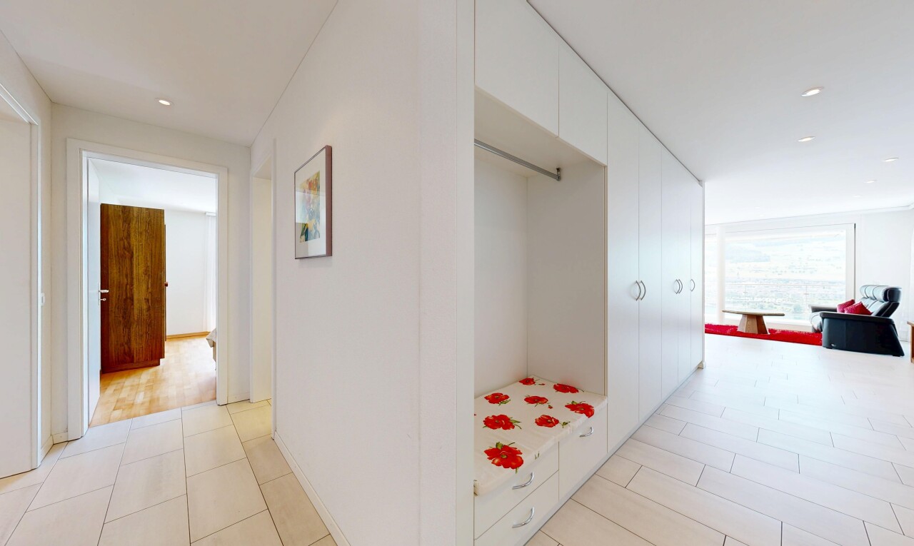 halle / korridor mit einbauleuchten, recessed lighting, inside property, und light floor