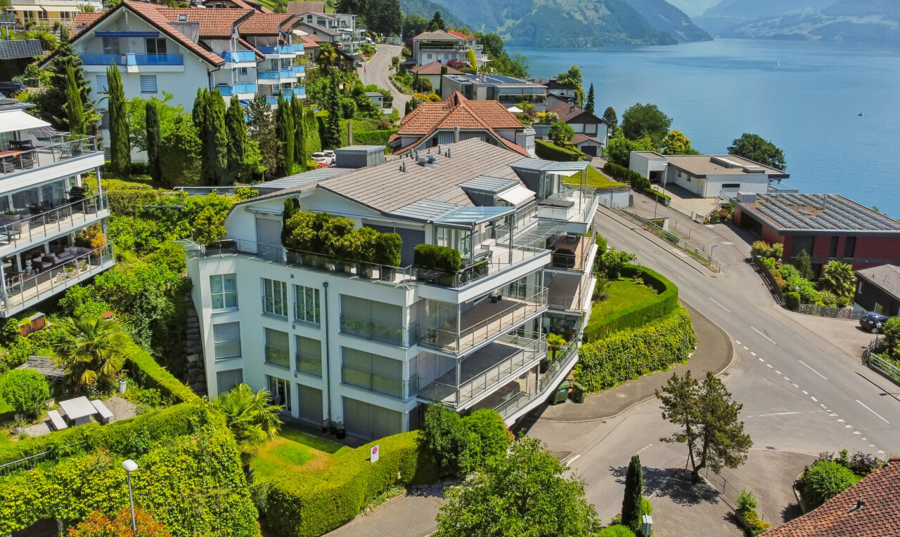 außenansicht mit balkon, day time, water view, seesicht, und mountain view