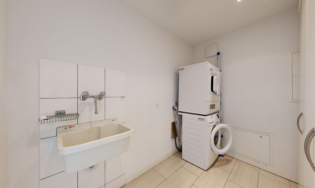 wäschekammer mit waschturm, light floor, wäscherei, inside property, und gipskartonwand