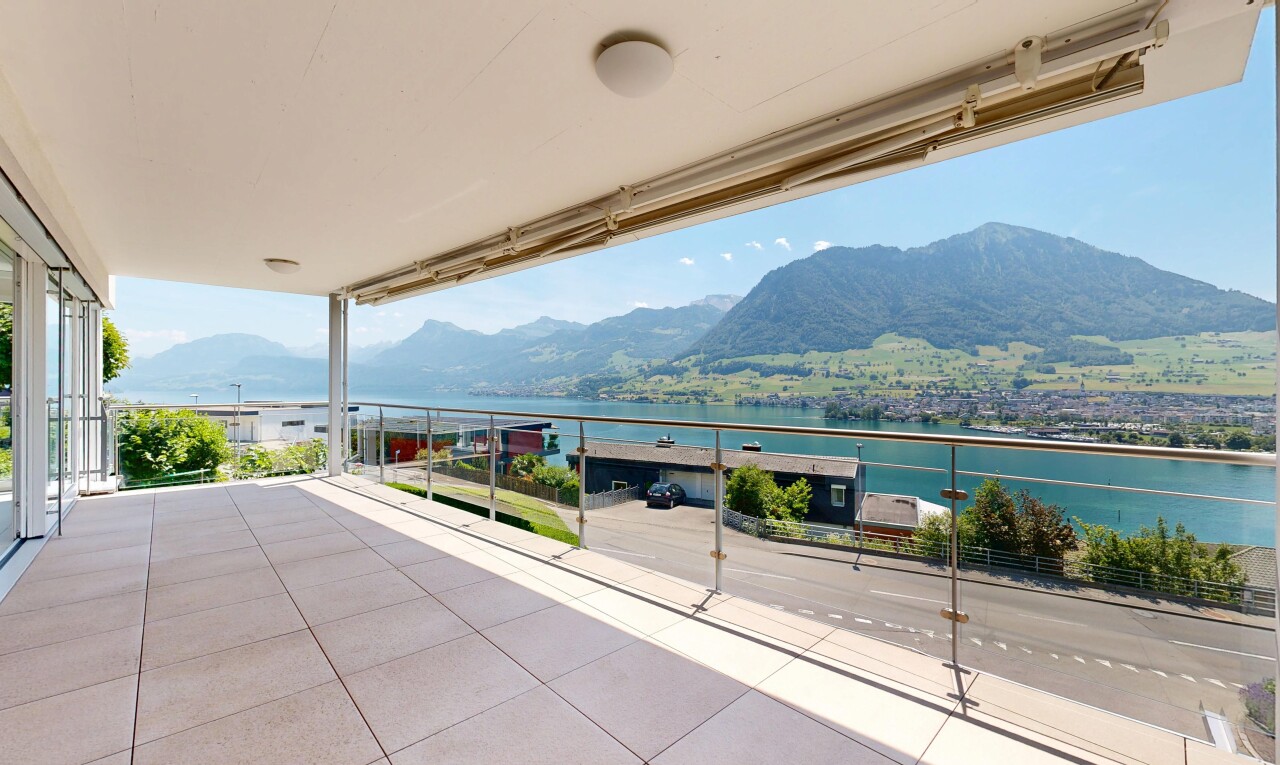 balkon mit mountain view, blick auf die berge, water view, seesicht, und day time