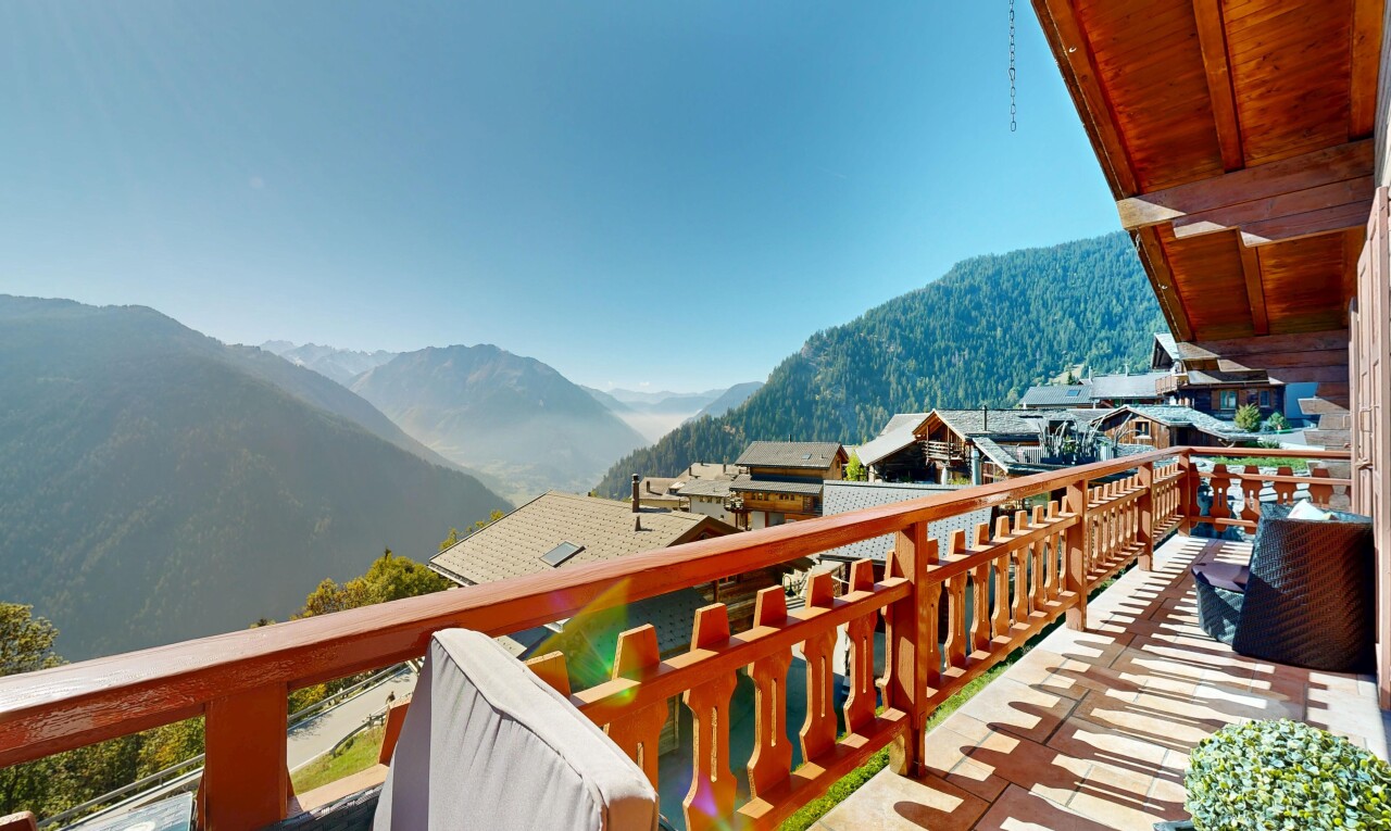 balkon mit blick auf die berge, mountain view, day time, from property, und balkon