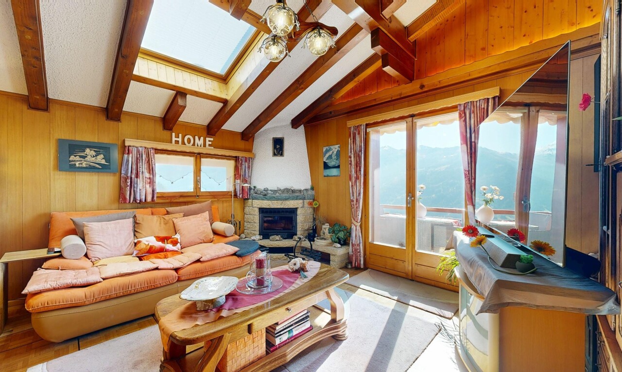 wohnzimmer mit wood wall, holzwand, beamed ceiling, balkendecke, und inside property