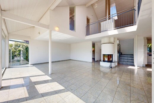 terrasse avec escaliers, terrasse, balcon, et cheminée