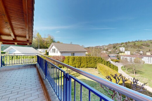 balcon avec from property, day time, et balcon