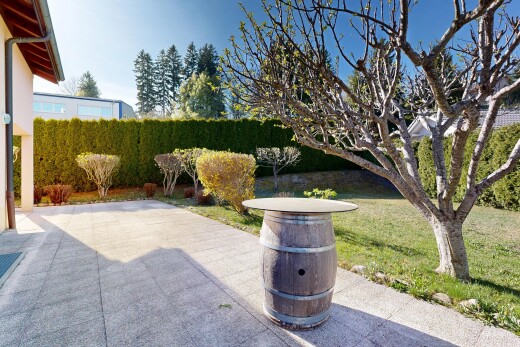jardin avec day time, terrasse, from property, et pelouse