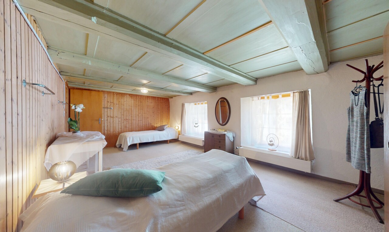 chambre avec inside property, lumière naturelle, natural light, moquette, et carpet